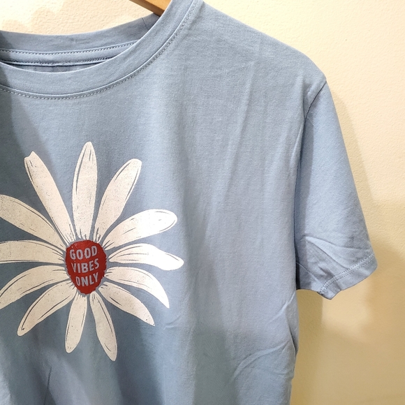 Daisy Flower Tee - Picture 2 of 4